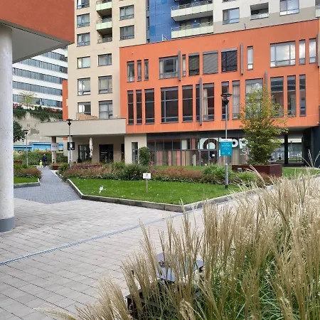 Citypark Apartment, Free Parking & Ac דירה