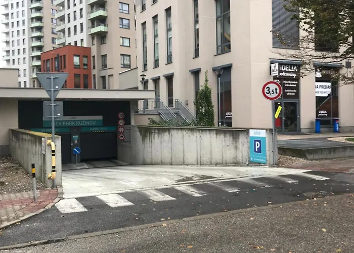 Citypark Apartment, Free Parking & Ac * Pozsony